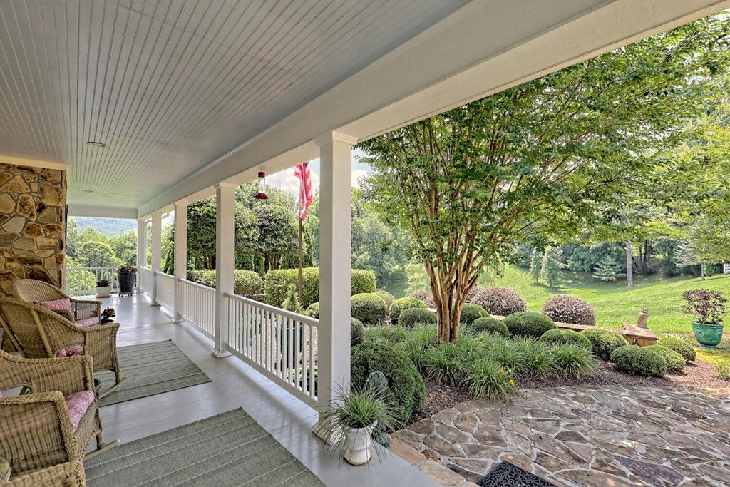 Young Harris, Georgia, 30582, United States, 4 Bedrooms Bedrooms, ,5 BathroomsBathrooms,Residential,Active,1945371