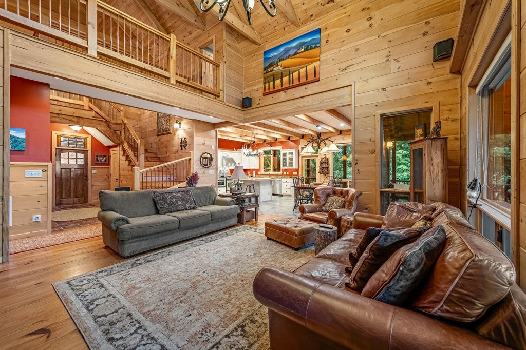 Morganton, Georgia, 30560, United States, 4 Bedrooms Bedrooms, ,5 BathroomsBathrooms,Residential,Active,1952626