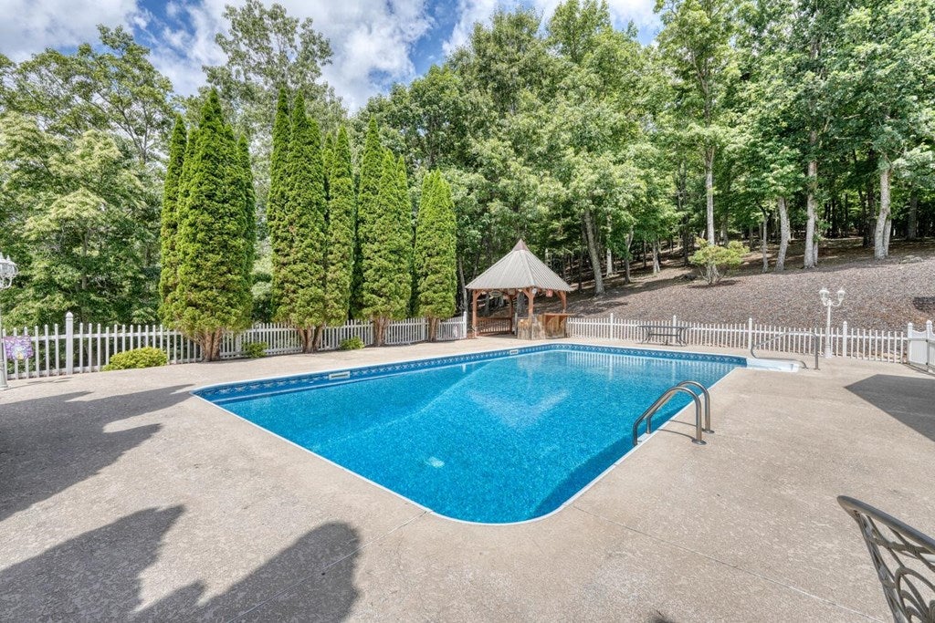 Blairsville, Georgia, 30512, United States, 4 Bedrooms Bedrooms, ,4 BathroomsBathrooms,Residential,Active,1892611