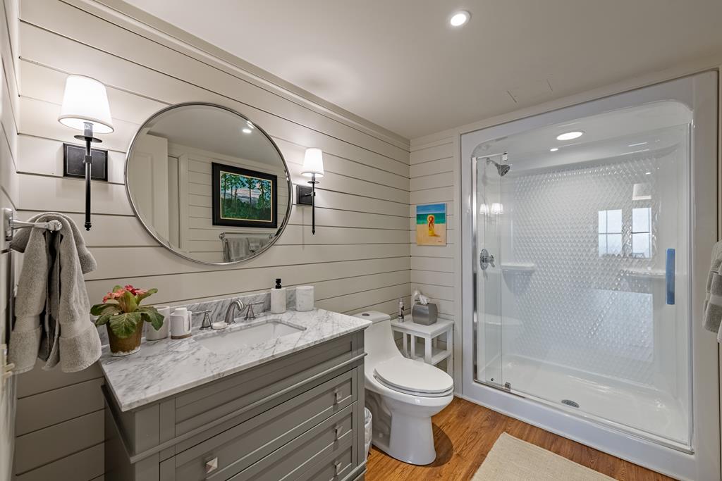 Murphy, North Carolina, 28906, United States, 5 Bedrooms Bedrooms, ,6 BathroomsBathrooms,Residential,Active,2000202