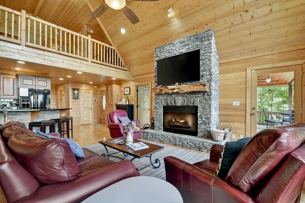 Blue Ridge, Georgia, 30513, United States, 4 Bedrooms Bedrooms, ,4 BathroomsBathrooms,Residential,Active,1877814