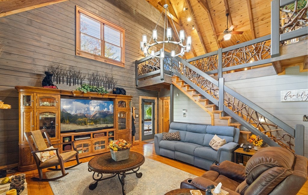 Blue Ridge, Georgia, 30513, United States, 4 Bedrooms Bedrooms, ,4 BathroomsBathrooms,Residential,Active,1990018