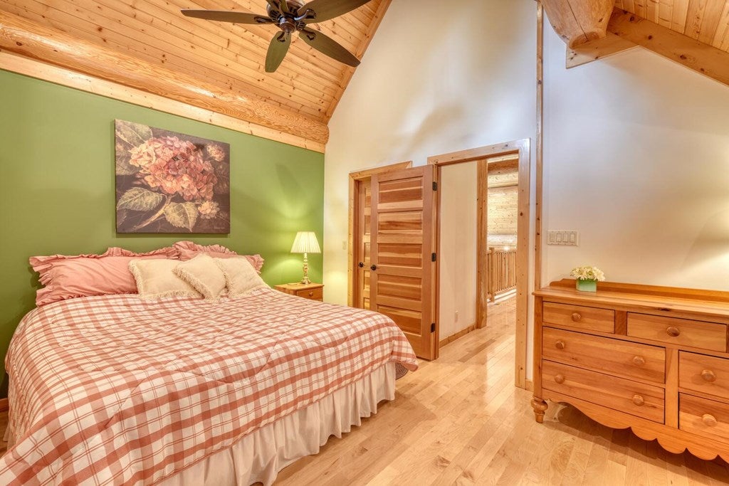 Blairsville, Georgia, 30512, United States, 4 Bedrooms Bedrooms, ,6 BathroomsBathrooms,Residential,Active,1934771