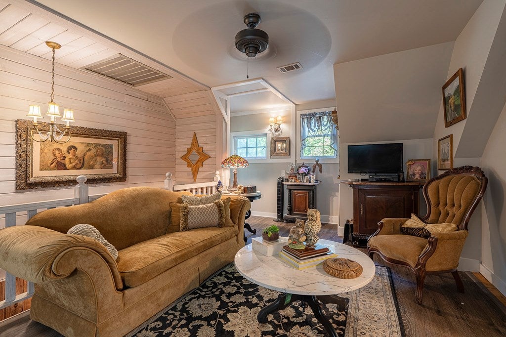 Blairsville, Georgia, 30512, United States, 5 Bedrooms Bedrooms, ,6 BathroomsBathrooms,Residential,Active,1944103