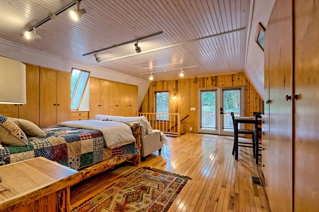 Warne, North Carolina, 28909, United States, 5 Bedrooms Bedrooms, ,6 BathroomsBathrooms,Residential,Active,1968121