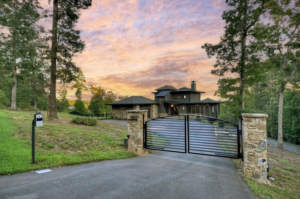 Blue Ridge, Georgia, 30513, United States, 5 Bedrooms Bedrooms, ,5 BathroomsBathrooms,Residential,Active,1945259