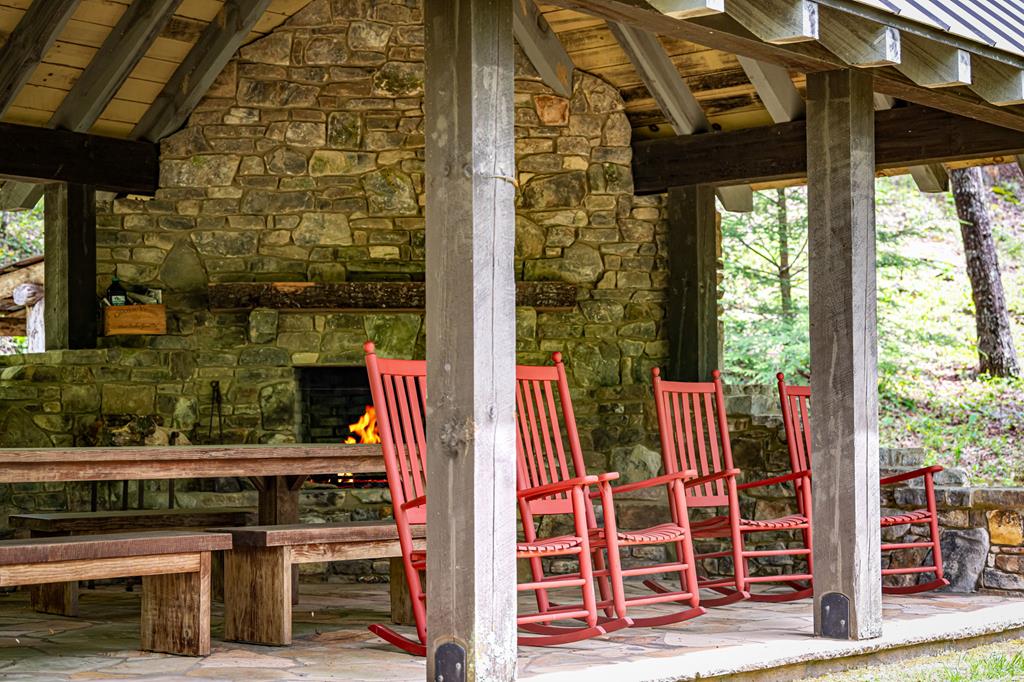 Ellijay, Georgia, 30536, United States, 3 Bedrooms Bedrooms, ,4 BathroomsBathrooms,Residential,Active,1968120