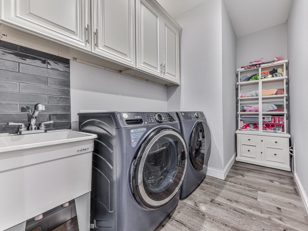 Ellijay, Georgia, 30540, United States, 4 Bedrooms Bedrooms, ,5 BathroomsBathrooms,Residential,Active,2007131