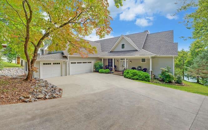 Hiawassee, Georgia, 30546, United States, 4 Bedrooms Bedrooms, ,3 BathroomsBathrooms,Residential,Active,1945082