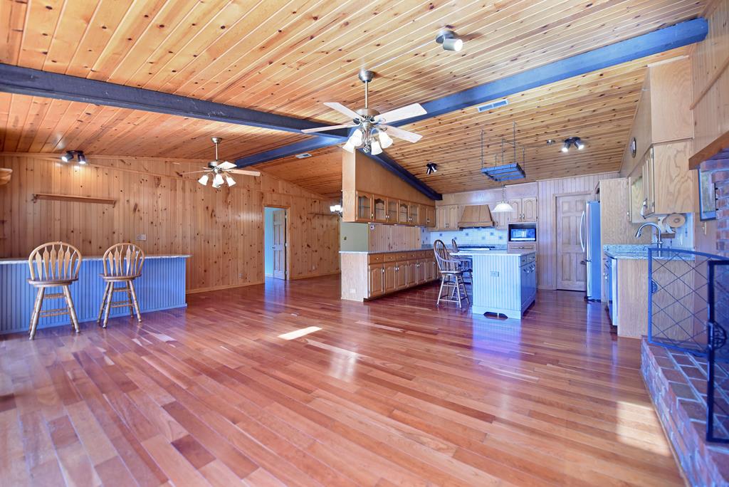 Blairsville, Georgia, 30512, United States, 3 Bedrooms Bedrooms, ,3 BathroomsBathrooms,Residential,Active,2009171