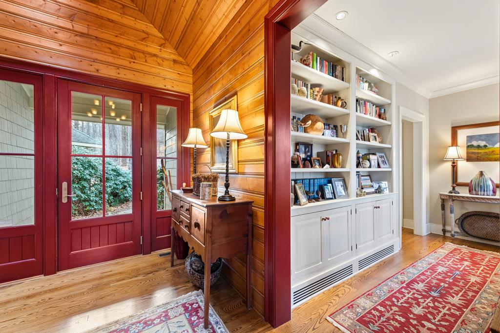 Murphy, North Carolina, 28906, United States, 5 Bedrooms Bedrooms, ,6 BathroomsBathrooms,Residential,Active,2000202