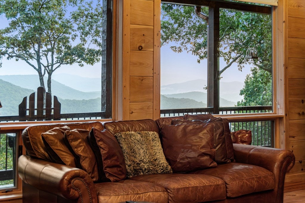 Morganton, Georgia, 30560, United States, 4 Bedrooms Bedrooms, ,5 BathroomsBathrooms,Residential,Active,1952626