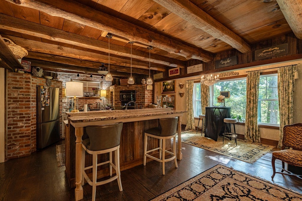 Blairsville, Georgia, 30512, United States, 5 Bedrooms Bedrooms, ,6 BathroomsBathrooms,Residential,Active,1944103