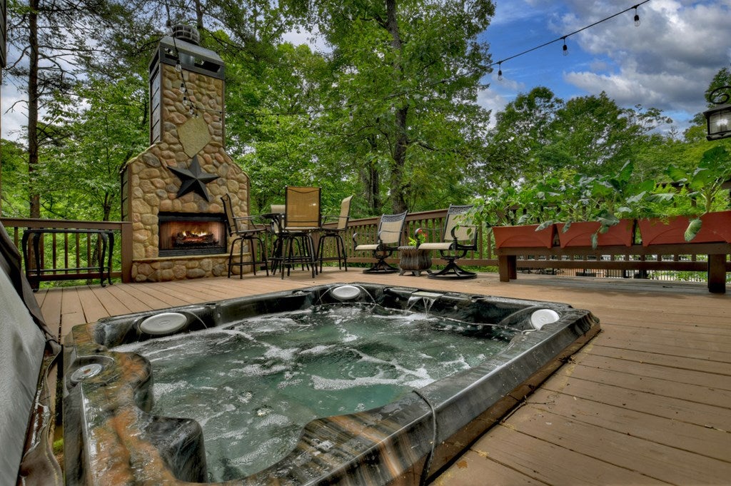 Morganton, Georgia, 30560, United States, 4 Bedrooms Bedrooms, ,6 BathroomsBathrooms,Residential,Active,1944072