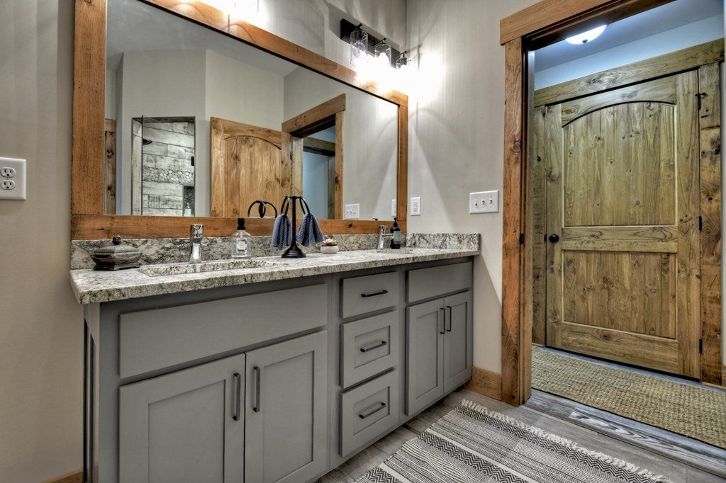 Ellijay, Georgia, 30540, United States, 5 Bedrooms Bedrooms, ,4 BathroomsBathrooms,Residential,Active,1745330