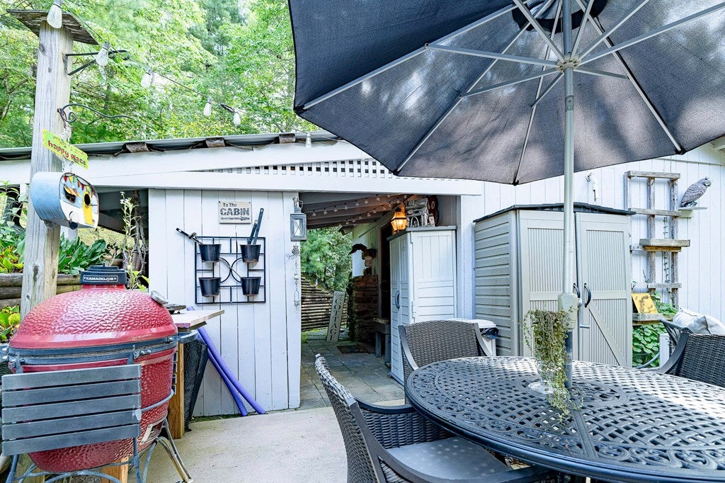 Blairsville, Georgia, 30512, United States, 5 Bedrooms Bedrooms, ,6 BathroomsBathrooms,Residential,Active,1944103