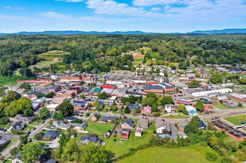 Ellijay, Georgia, 30540, United States, 4 Bedrooms Bedrooms, ,4 BathroomsBathrooms,Residential,Active,1954327