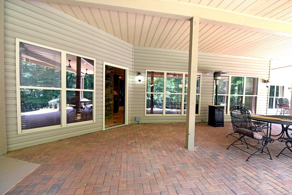 Blairsville, Georgia, 30512, United States, 5 Bedrooms Bedrooms, ,5 BathroomsBathrooms,Residential,Active,1888957