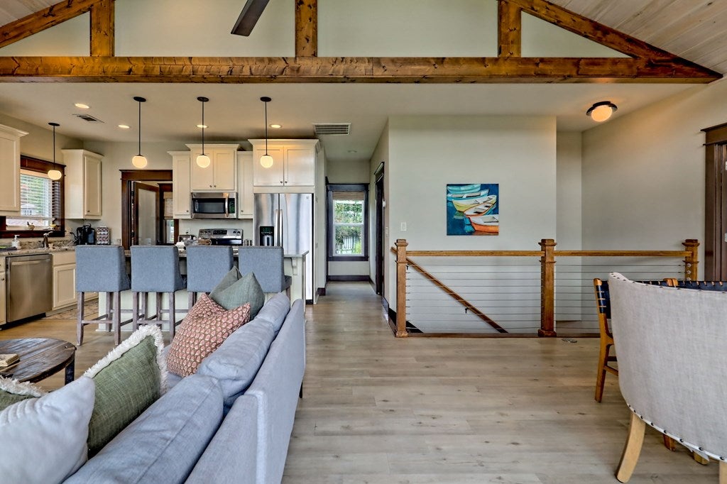 Hiawassee, Georgia, 30546, United States, 2 Bedrooms Bedrooms, ,3 BathroomsBathrooms,Residential,Active,1914805