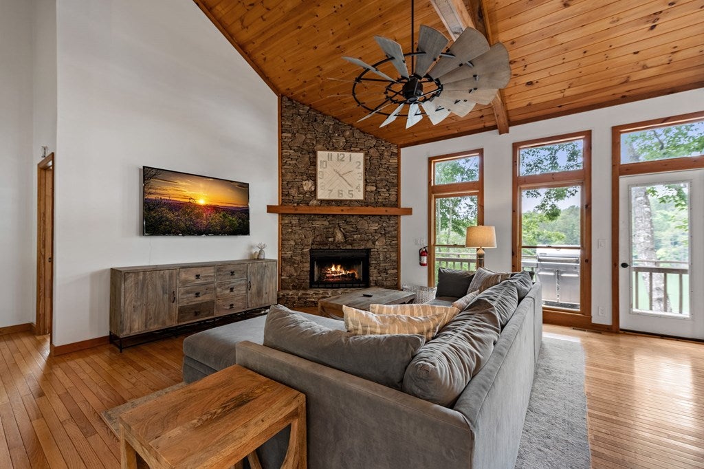 Morganton, Georgia, 30560, United States, 4 Bedrooms Bedrooms, ,3 BathroomsBathrooms,Residential,Pending,1858671