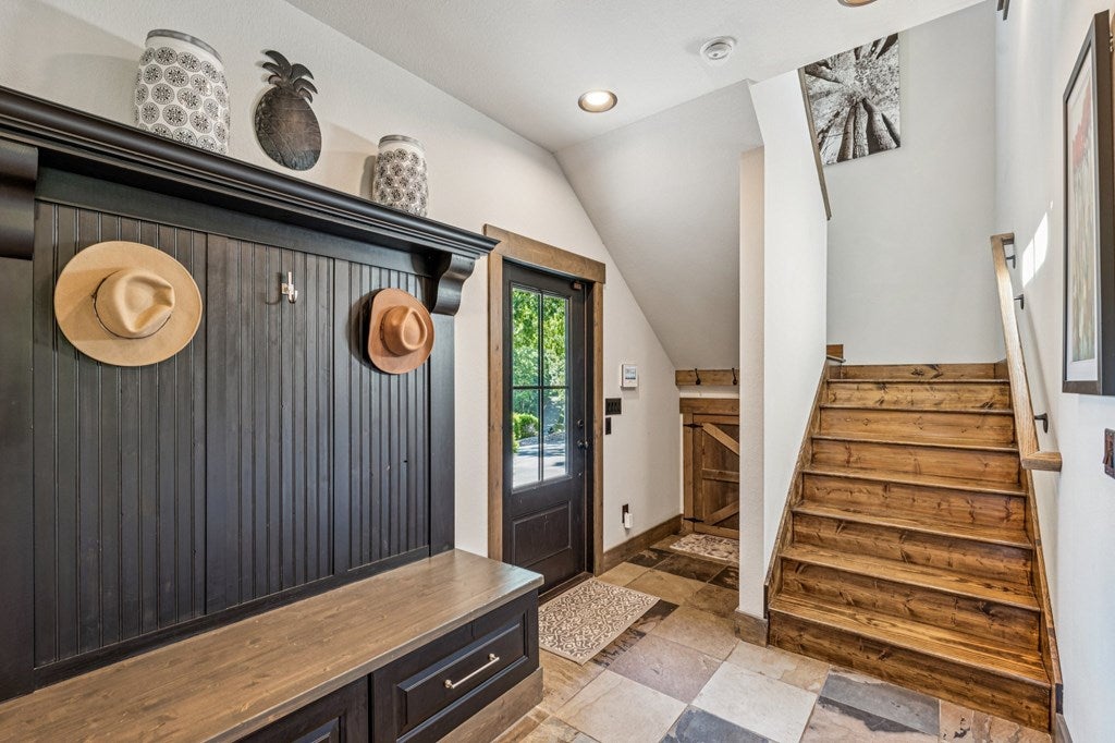 Ellijay, Georgia, 30536, United States, 3 Bedrooms Bedrooms, ,4 BathroomsBathrooms,Residential,Active,1902938
