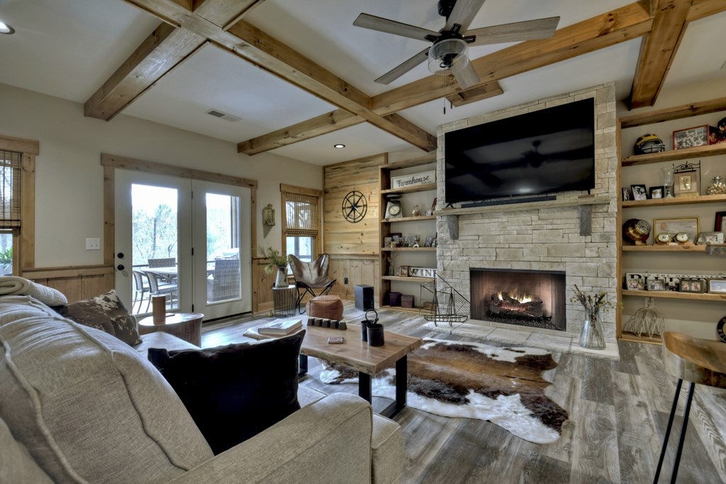 Ellijay, Georgia, 30540, United States, 5 Bedrooms Bedrooms, ,4 BathroomsBathrooms,Residential,Active,1745330