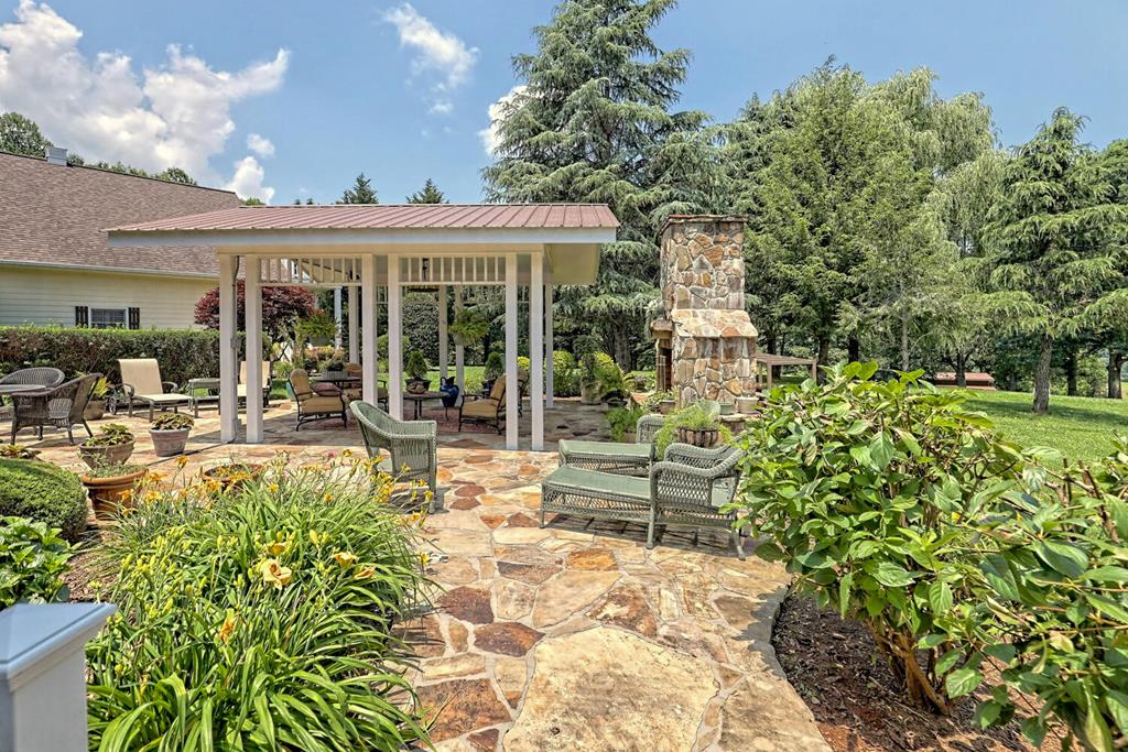 Young Harris, Georgia, 30582, United States, 4 Bedrooms Bedrooms, ,5 BathroomsBathrooms,Residential,Active,1945371