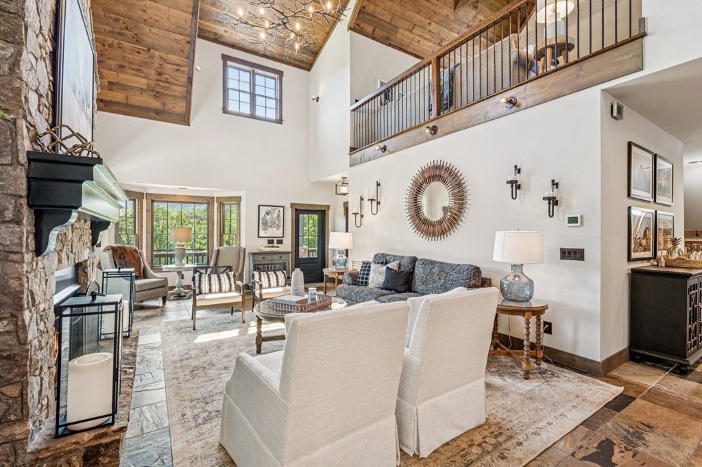 Ellijay, Georgia, 30536, United States, 3 Bedrooms Bedrooms, ,4 BathroomsBathrooms,Residential,Active,1902938
