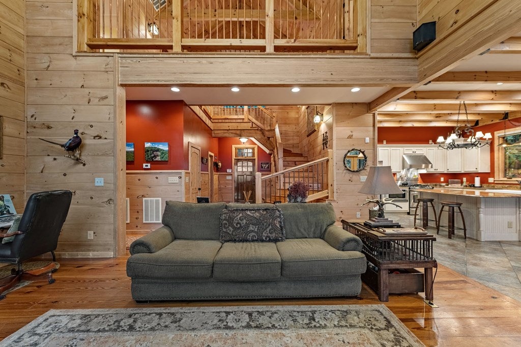 Morganton, Georgia, 30560, United States, 4 Bedrooms Bedrooms, ,5 BathroomsBathrooms,Residential,Active,1952626