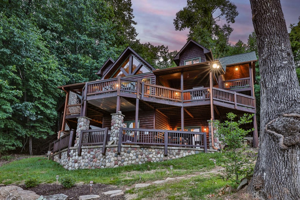 Blue Ridge, Georgia, 30513, United States, 4 Bedrooms Bedrooms, ,4 BathroomsBathrooms,Residential,Active,1998761