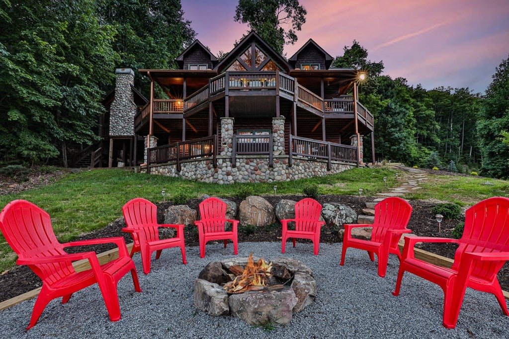 Blue Ridge, Georgia, 30513, United States, 4 Bedrooms Bedrooms, ,4 BathroomsBathrooms,Residential,Active,1998761