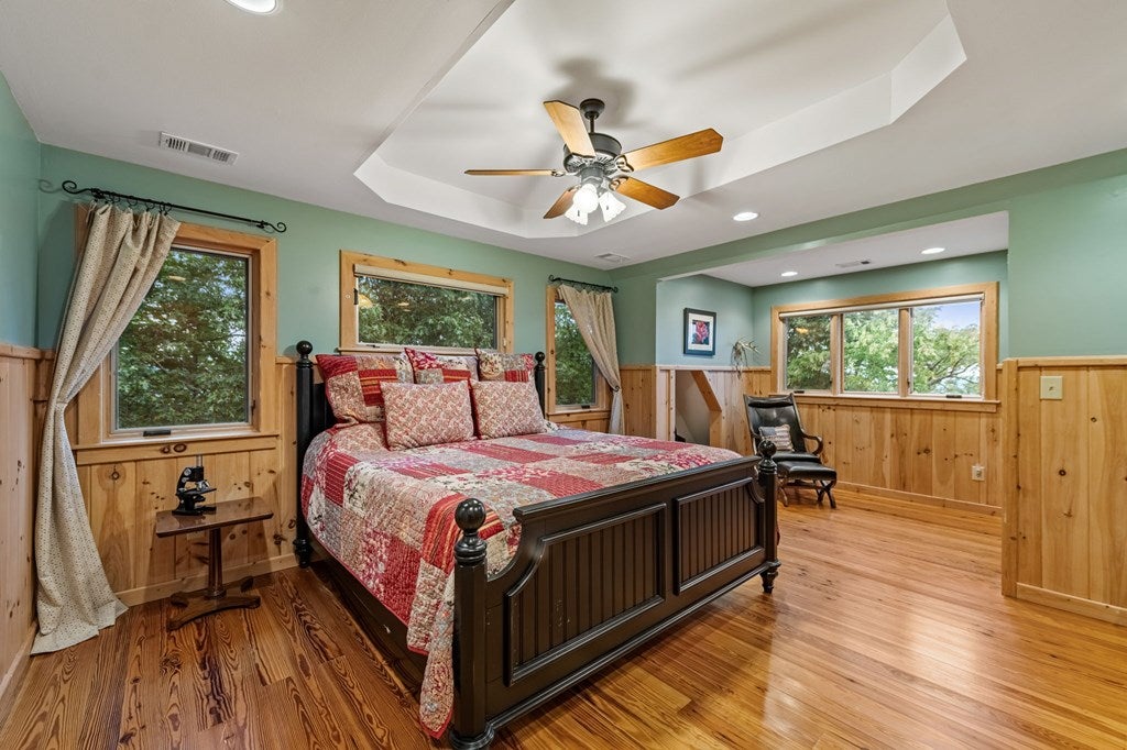 Morganton, Georgia, 30560, United States, 4 Bedrooms Bedrooms, ,5 BathroomsBathrooms,Residential,Active,1952626