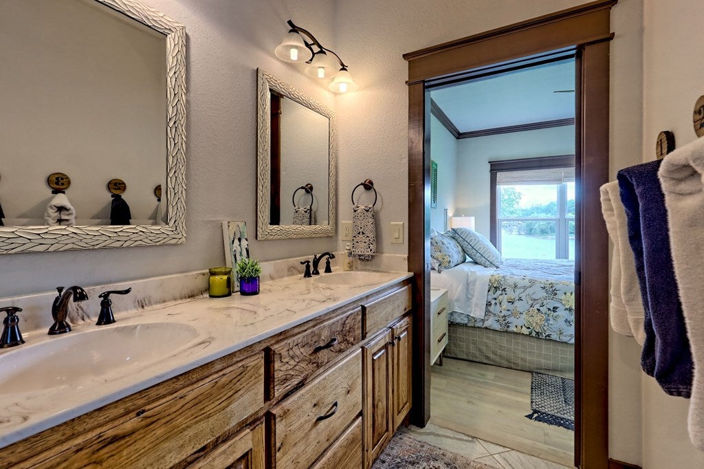 Hiawassee, Georgia, 30546, United States, 2 Bedrooms Bedrooms, ,3 BathroomsBathrooms,Residential,Active,1914805