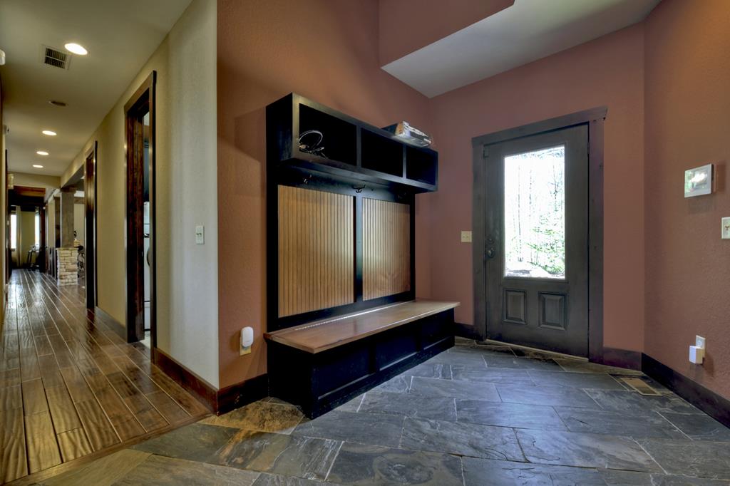Ellijay, Georgia, 30536, United States, 5 Bedrooms Bedrooms, ,6 BathroomsBathrooms,Residential,Active,1953362