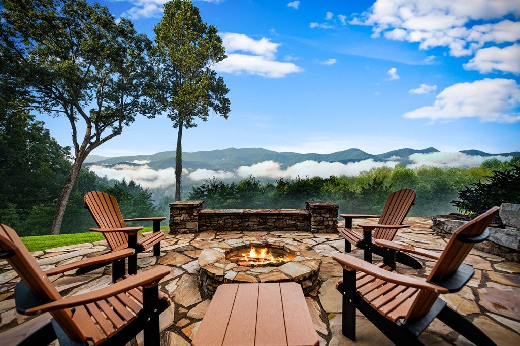 Mineral Bluff, Georgia, 30559, United States, 4 Bedrooms Bedrooms, ,4 BathroomsBathrooms,Residential,Active,1929467