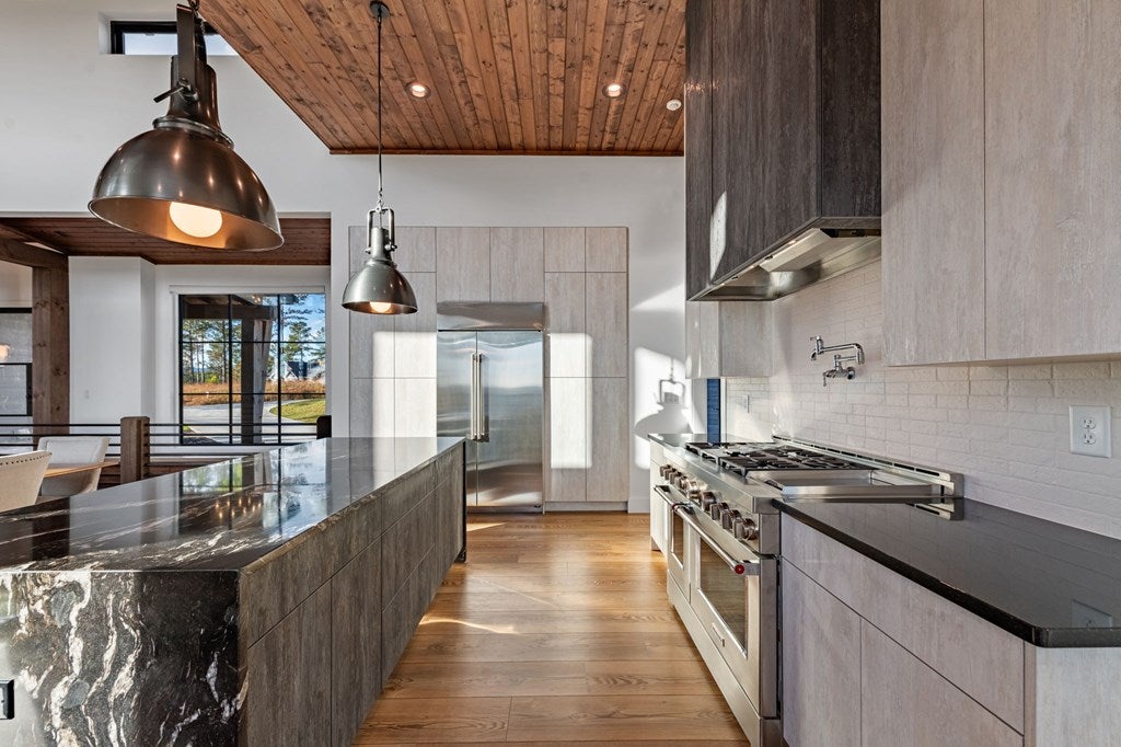 Ellijay, Georgia, 30540, United States, 4 Bedrooms Bedrooms, ,3 BathroomsBathrooms,Residential,Active,1985878