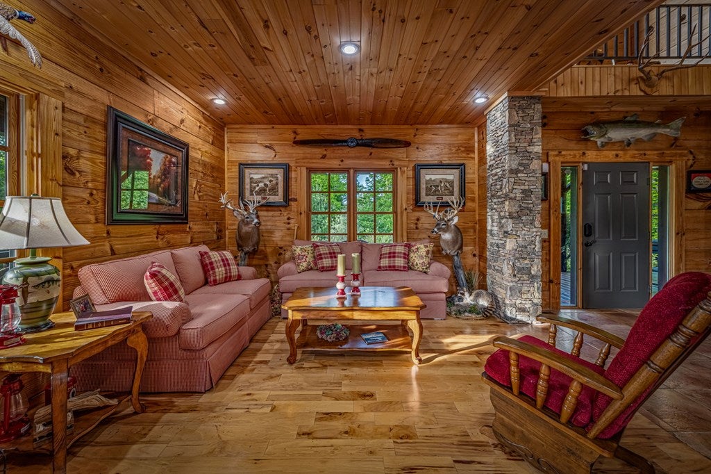 Brasstown, North Carolina, 28902, United States, 4 Bedrooms Bedrooms, ,5 BathroomsBathrooms,Residential,Active,1810516