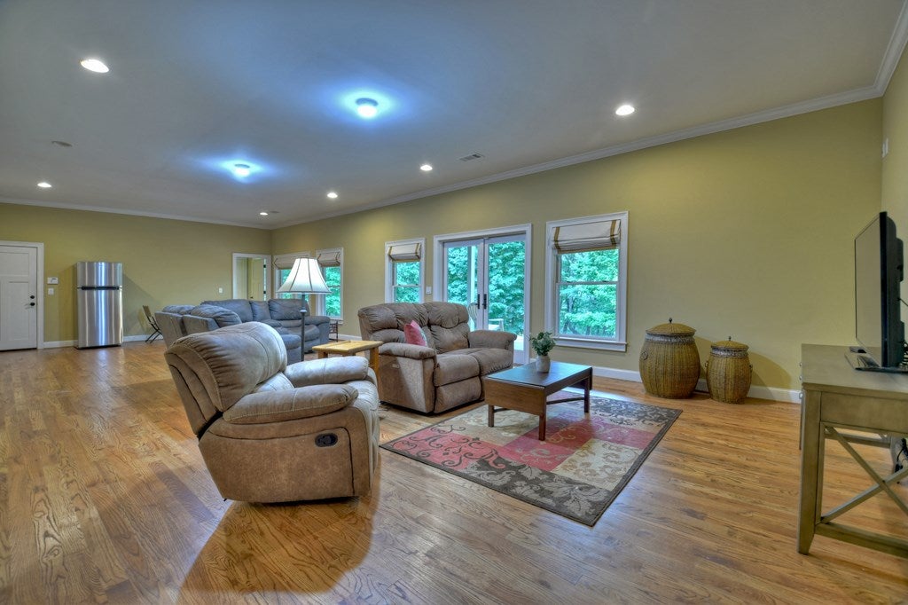 Ellijay, Georgia, 30536, United States, 6 Bedrooms Bedrooms, ,7 BathroomsBathrooms,Residential,Active,1790226