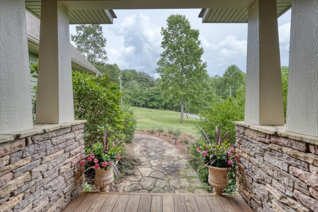 Blairsville, Georgia, 30512, United States, 4 Bedrooms Bedrooms, ,4 BathroomsBathrooms,Residential,Active,1850663