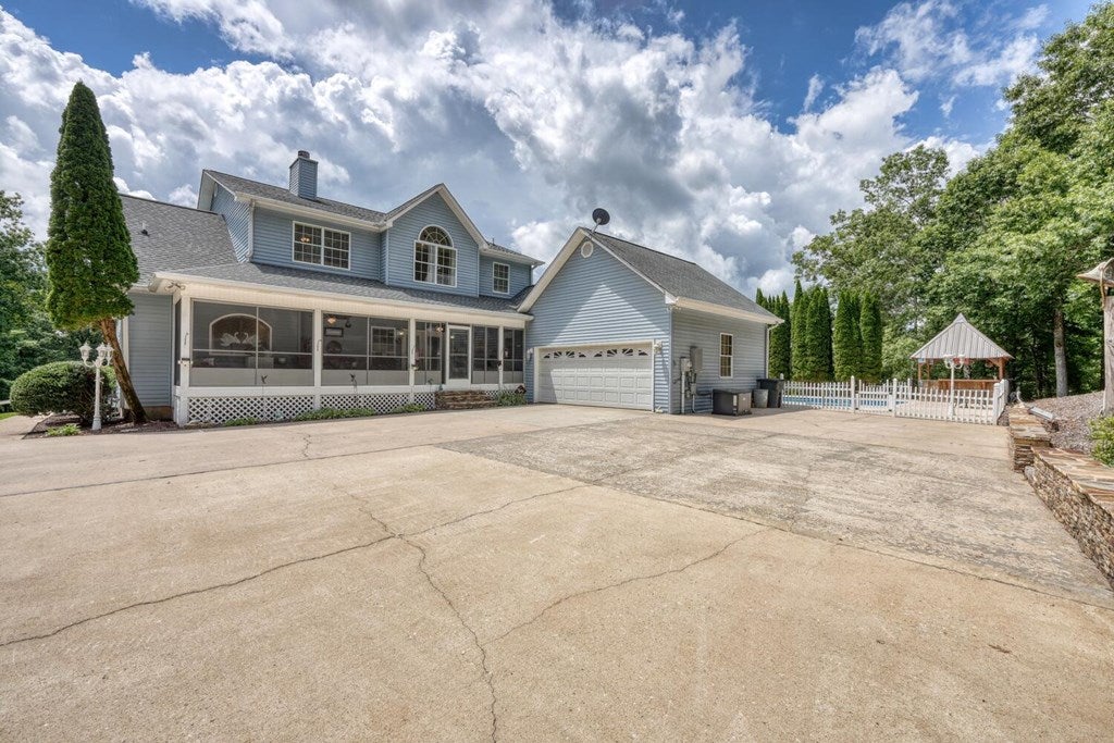 Blairsville, Georgia, 30512, United States, 4 Bedrooms Bedrooms, ,4 BathroomsBathrooms,Residential,Active,1892611