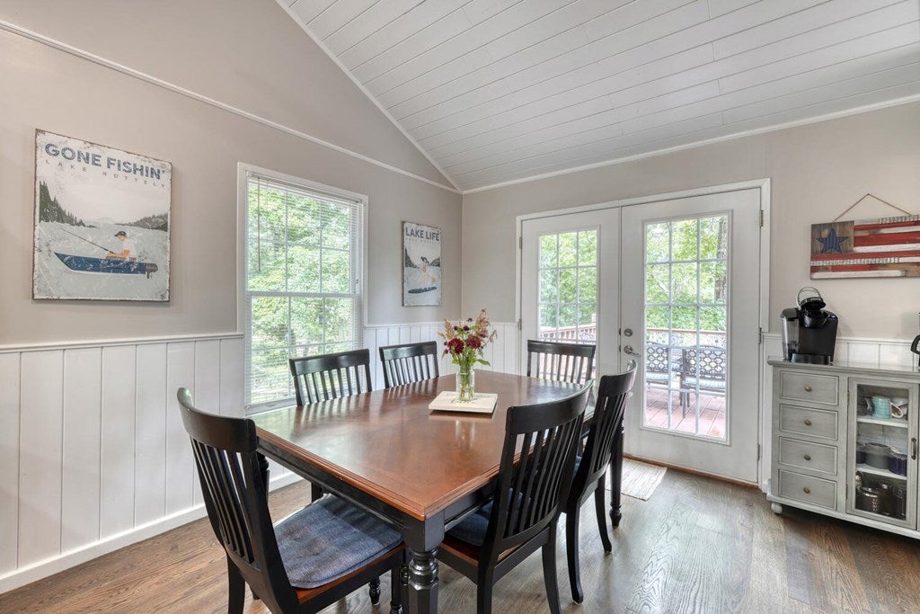 Blairsville, Georgia, 30512, United States, 4 Bedrooms Bedrooms, ,4 BathroomsBathrooms,Residential,Active,1920254
