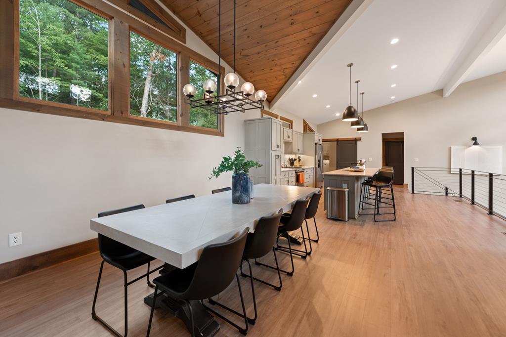 Ellijay, Georgia, 30540, United States, 5 Bedrooms Bedrooms, ,6 BathroomsBathrooms,Residential,Active,1914794