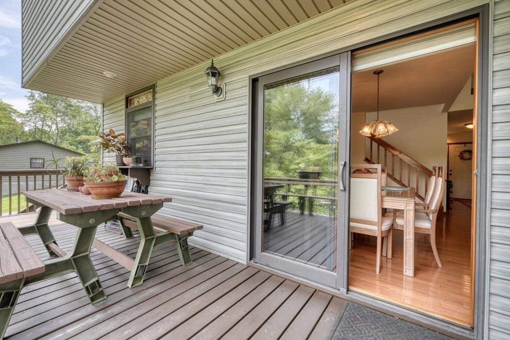 Blairsville, Georgia, 30512, United States, 3 Bedrooms Bedrooms, ,3 BathroomsBathrooms,Residential,Active,1877859