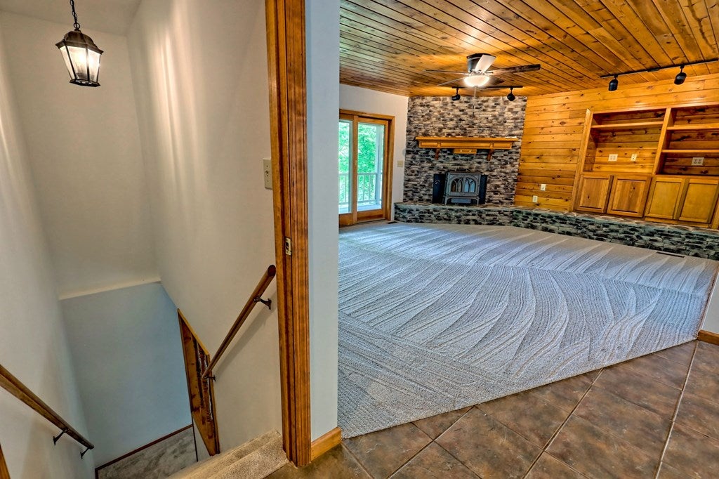 Hiawassee, Georgia, 30546, United States, 3 Bedrooms Bedrooms, ,3 BathroomsBathrooms,Residential,Active,1790158
