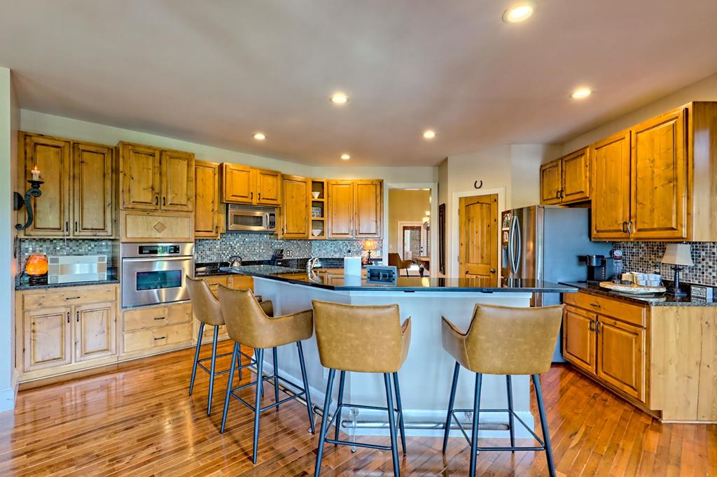Franklin, North Carolina, 28734, United States, 3 Bedrooms Bedrooms, ,4 BathroomsBathrooms,Residential,Active,1945078