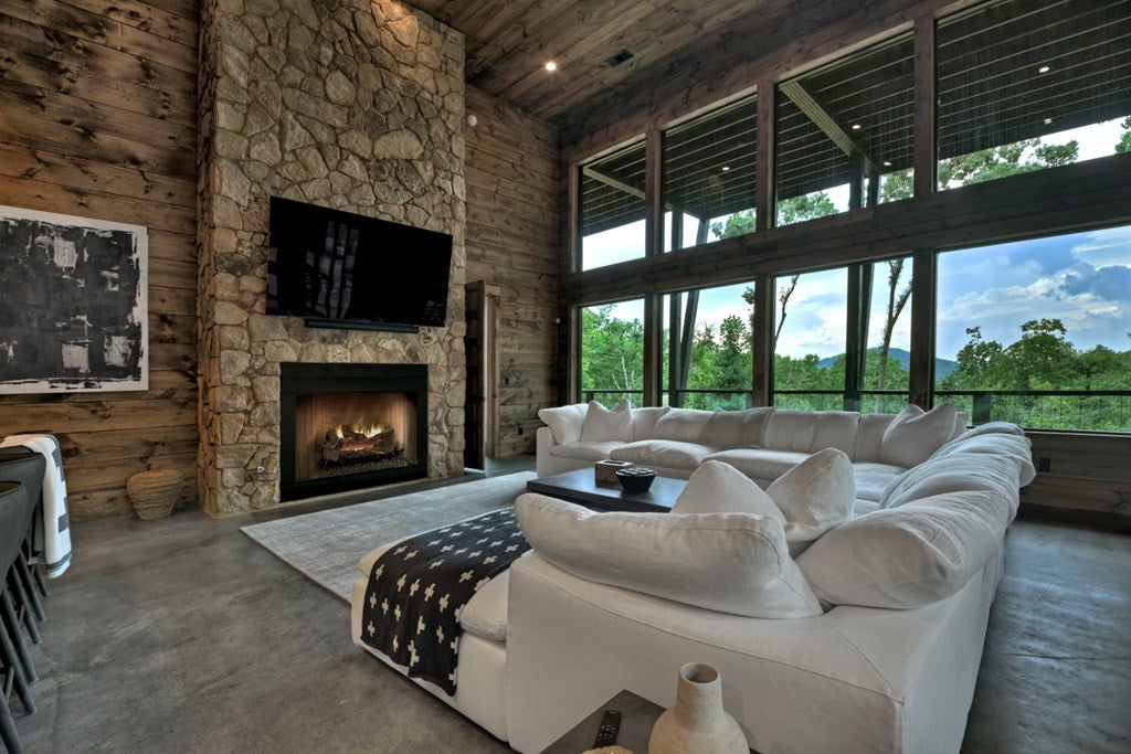 Blue Ridge, Georgia, 30513, United States, 5 Bedrooms Bedrooms, ,6 BathroomsBathrooms,Residential,Active,2017447