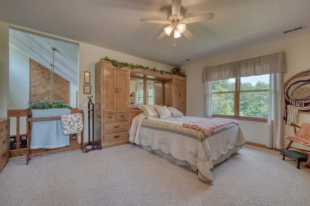 Blairsville, Georgia, 30512, United States, 3 Bedrooms Bedrooms, ,3 BathroomsBathrooms,Residential,Active,1877859