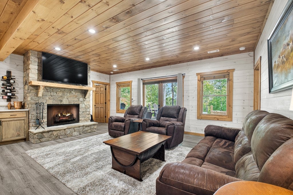 Morganton, Georgia, 30560, United States, 4 Bedrooms Bedrooms, ,4 BathroomsBathrooms,Residential,Active,1844261