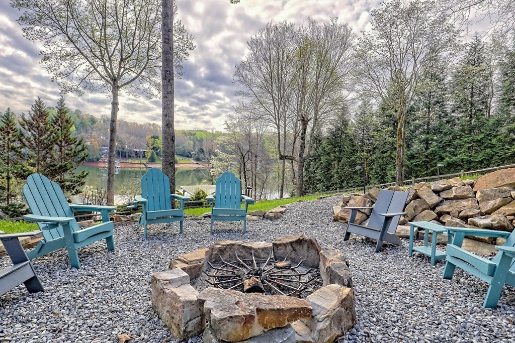 Blairsville, Georgia, 30512, United States, 3 Bedrooms Bedrooms, ,6 BathroomsBathrooms,Residential,Active,1920218