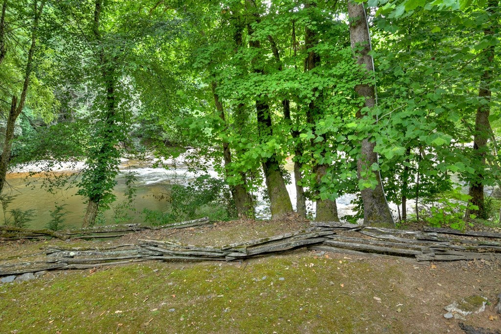 Ellijay, Georgia, 30536, United States, 3 Bedrooms Bedrooms, ,5 BathroomsBathrooms,Residential,Active,1926905